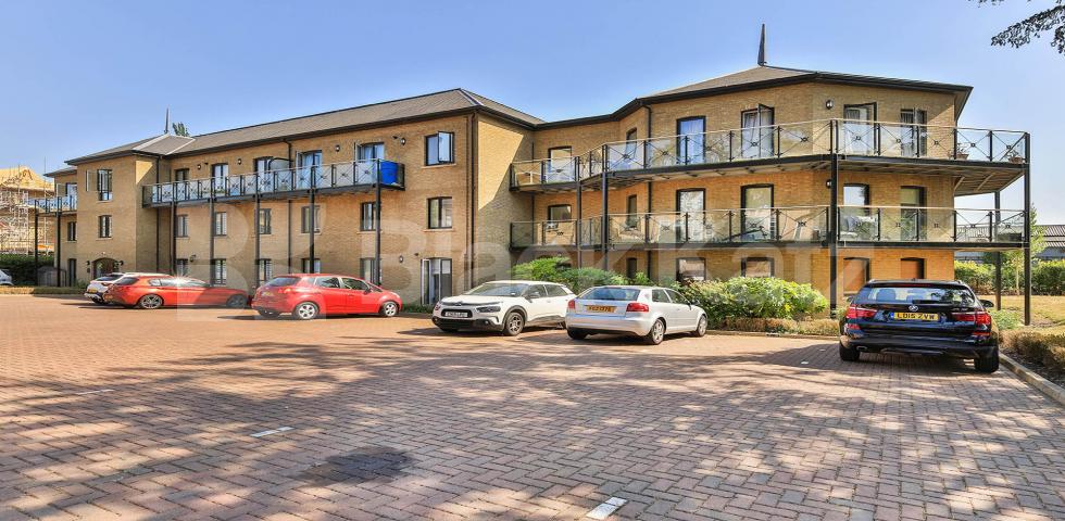 			3 Bedroom, 2 bath, 1 reception Apartment			 Huguenot Drive, Palmers Green
